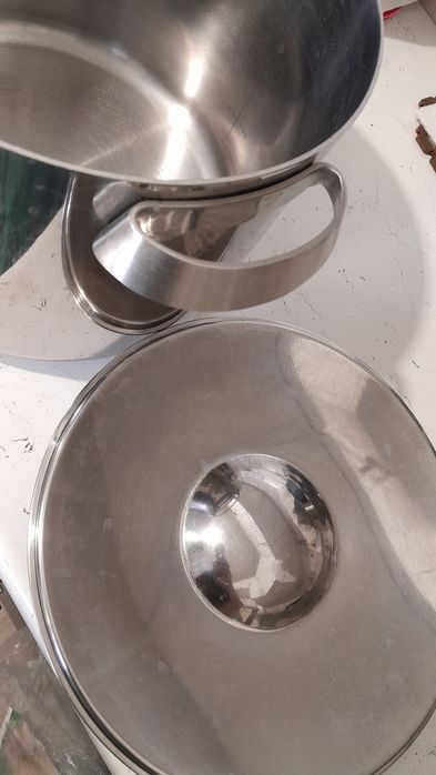 Продам две кастрюли