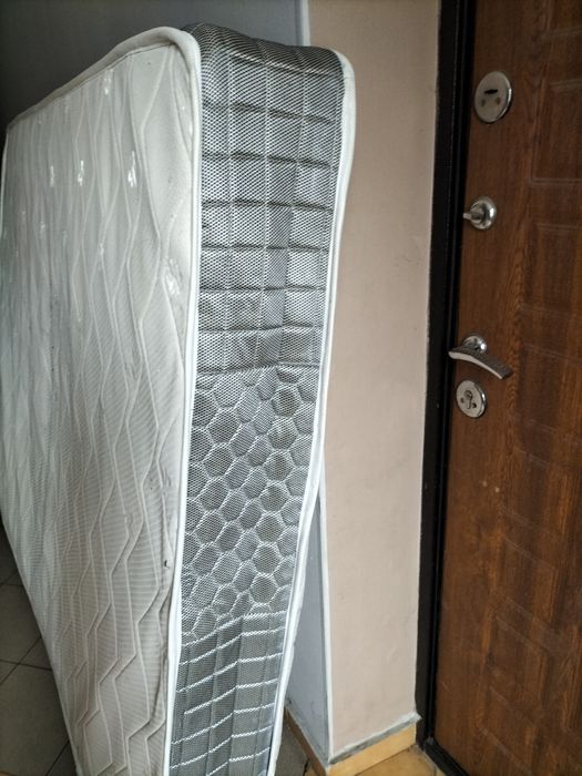 Матрас 200*160 состояние хорошее 2000