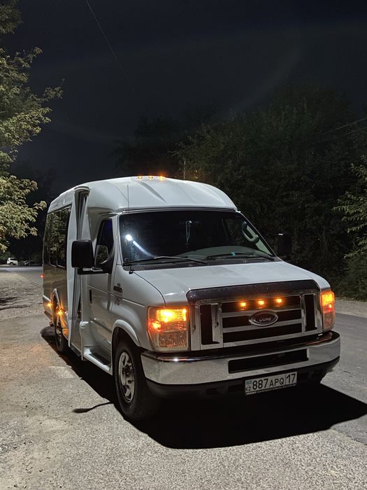 Машина FORD E-350