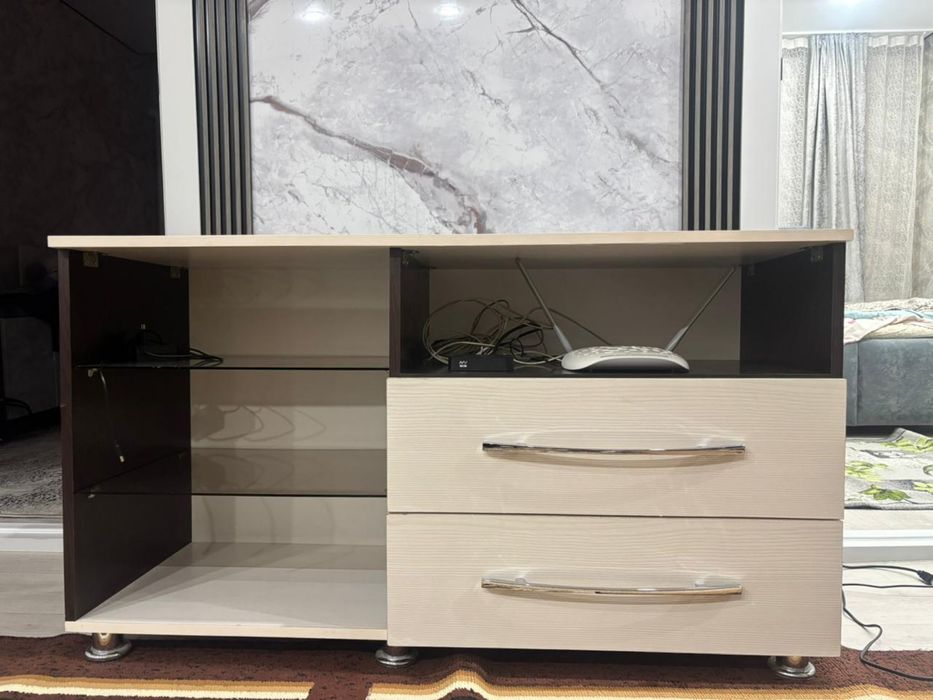 Продам тумбу под телевизор