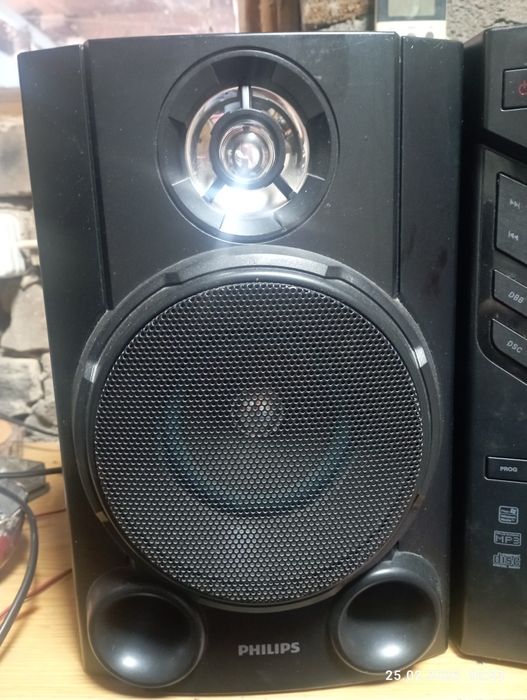 Продам обмен музыкальный центр philips.