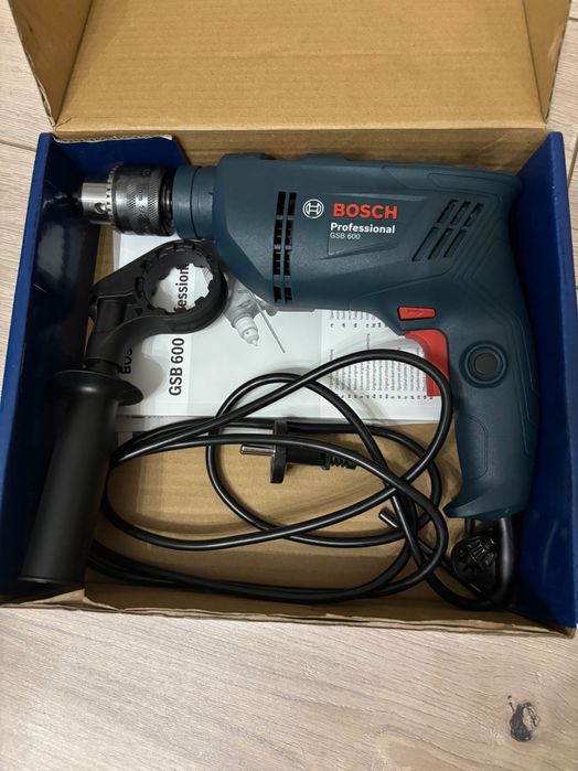 M asina de gaurit si insurubat cu fir cu percutie Bosch GSB600, 600 W