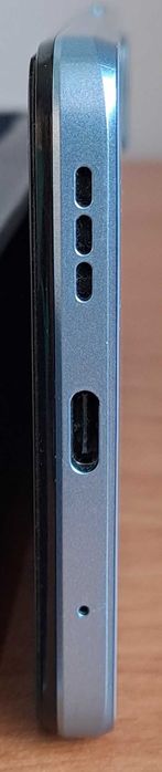 Продавам смартфон Motorola E22 64GB + 4GB RAM в отлично състояние