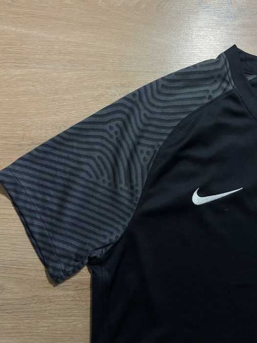 Nike Dri Fit Strike ll спортна тениска размер L-XL