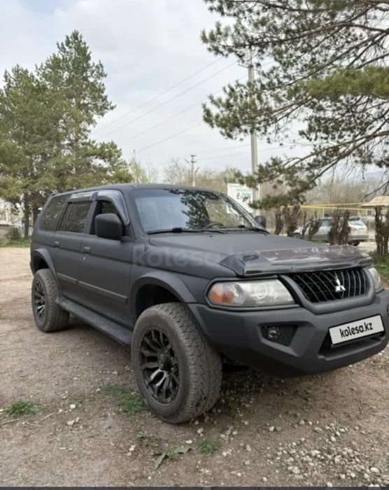 Митсубиси Монтеро Спорт.