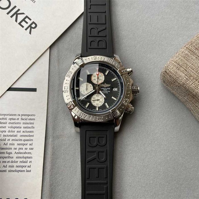 Breitling Chronomat cu mecanism quartz
