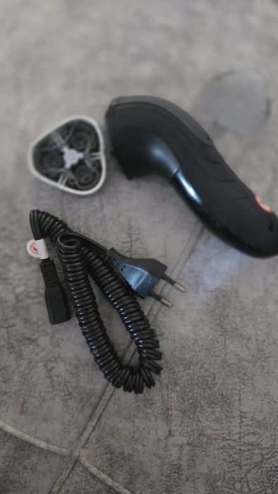 Продам электробритву philips