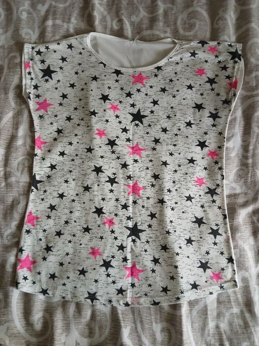 Една  роклия и 3 тениски за 12 лв.