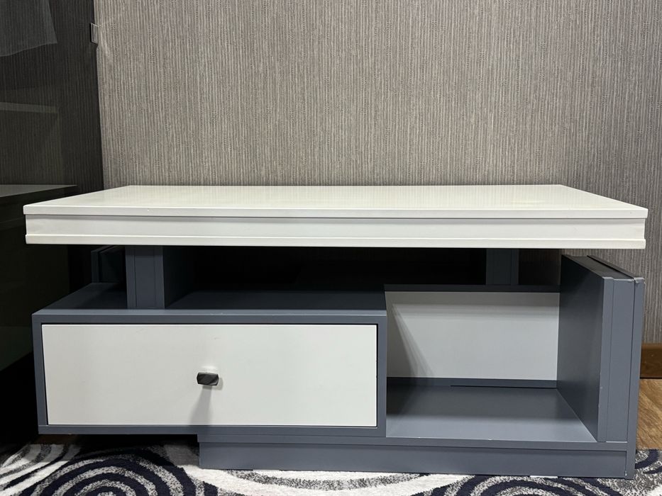 Журнальный стол деревянный