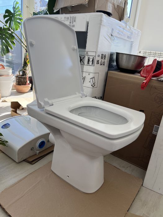 Vas WC Cersanit pe pardoseala