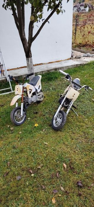 Doua pocket bike pe benzina pentru copii