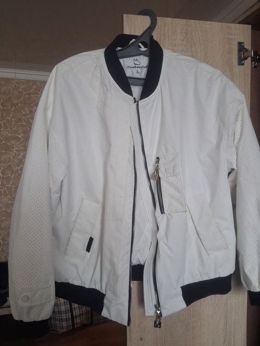 Продам куртки на весну