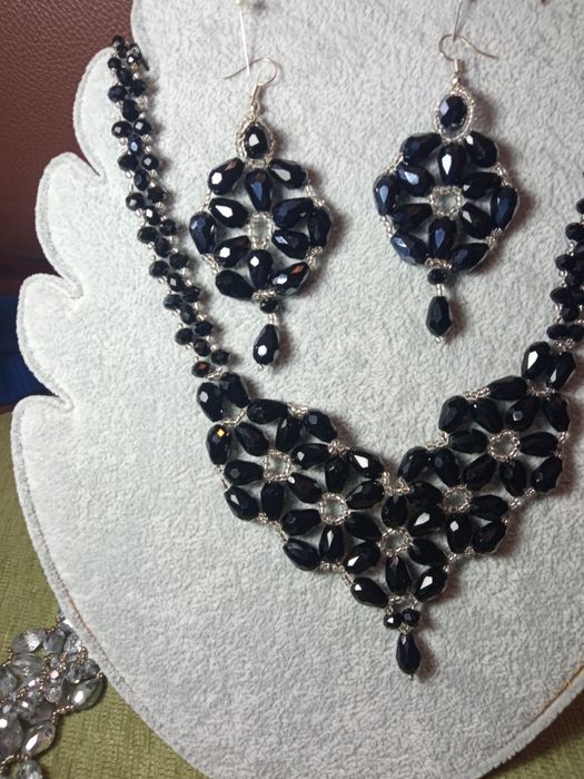 Продам колье и серьги ручной работы