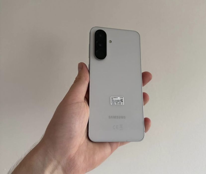 Vând Samsung A56 alb,128 GB ca nou