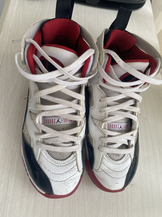 Adidasi Jordan Jumpman Two Trey