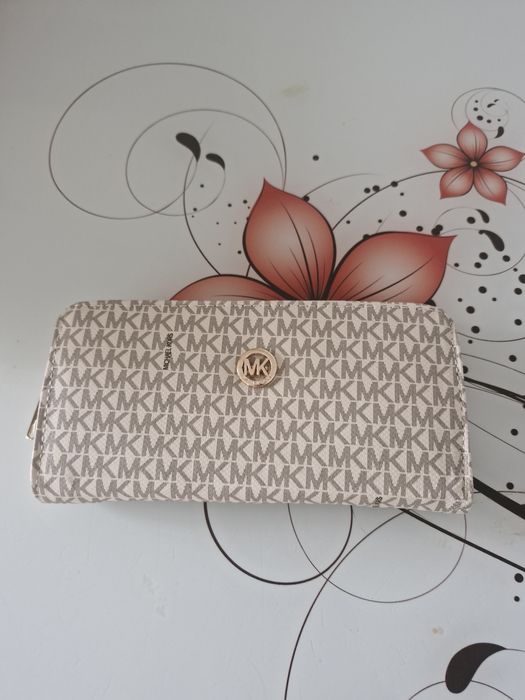 Portofel frumos pentru doamne