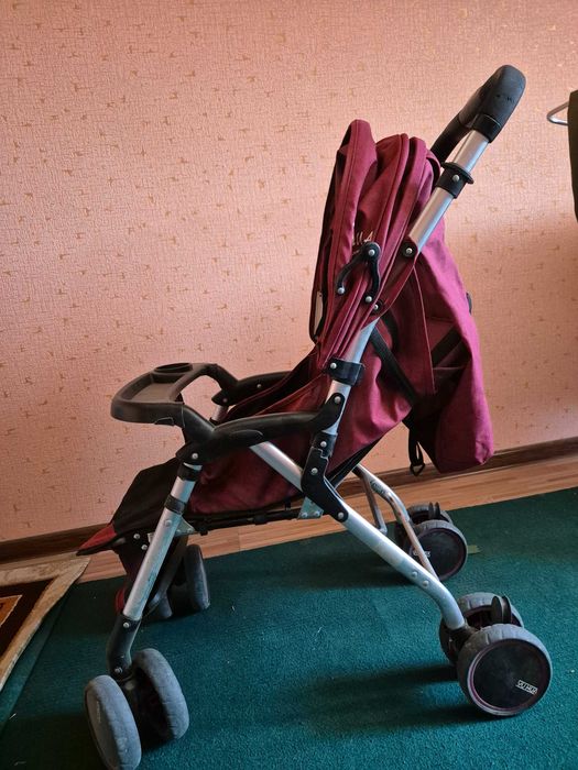 Коляска сотилади