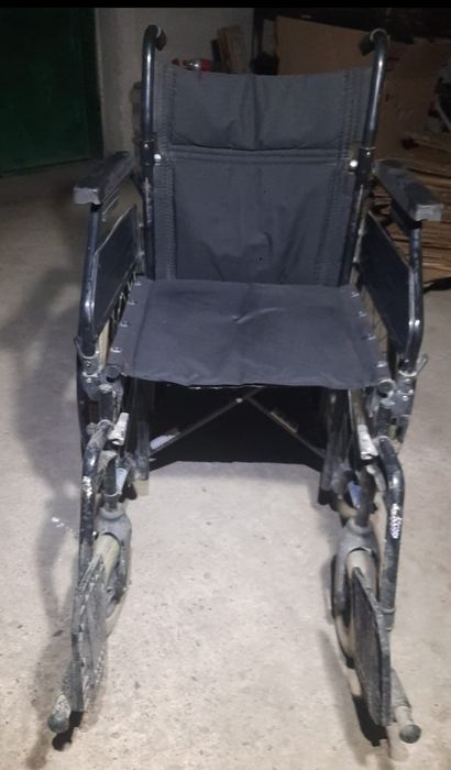 Продам инвалидную коляску.