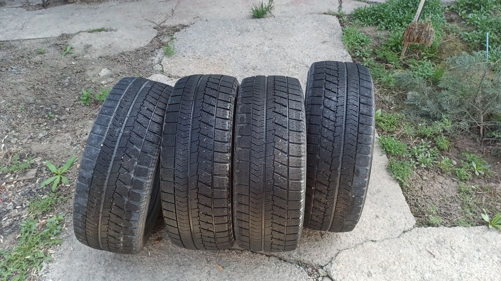 Шины зимние комплект Bridgestone  205/55/16