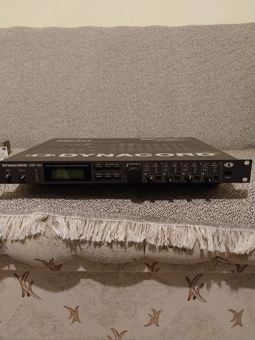 Vând  putere Behringer Ep.2500, crosover  Behringer 3510 și DSP  244.