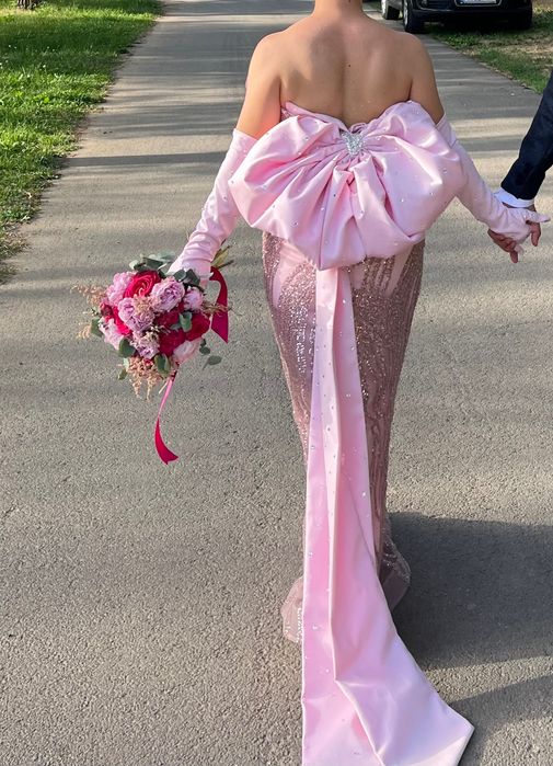 Rochița deosebită de nașa