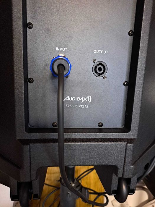 Bass activ LUCAS IMPACT si 2 boxe pasive pe 15 toli - NOI