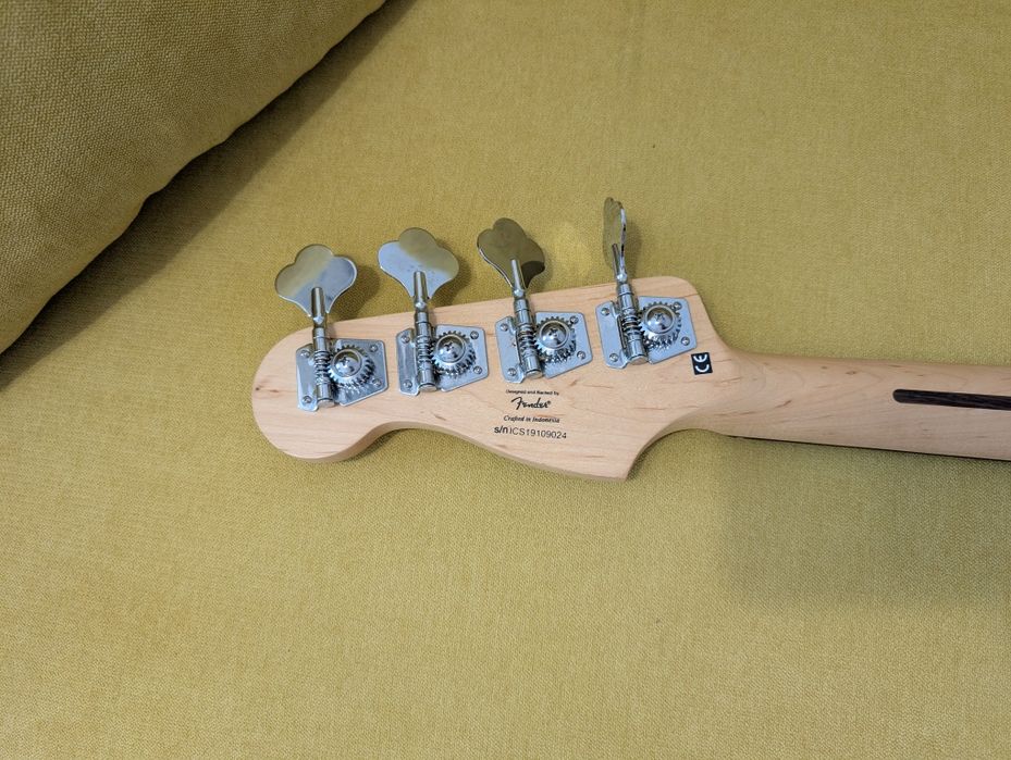 Set bass electric Squire Precision si amplificator - set sau separat