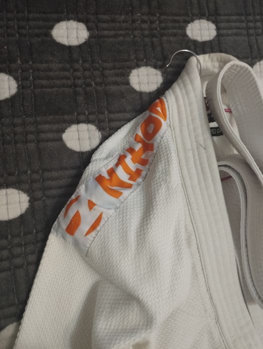 Продам спортивный костюм