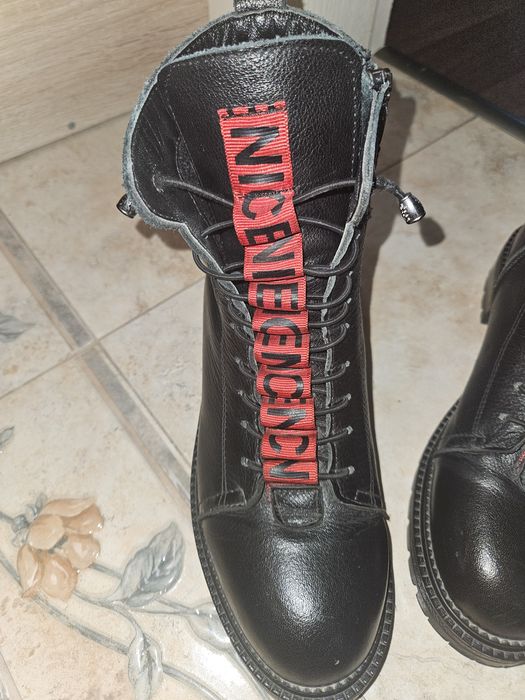 Черни кожени боти