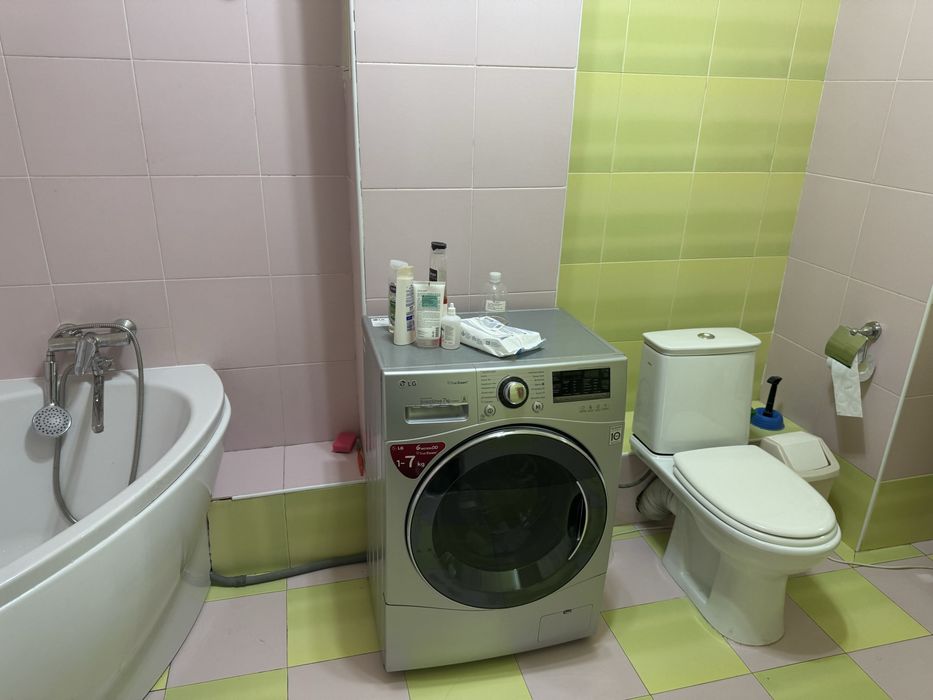 Продам трехкомнатную квартиру