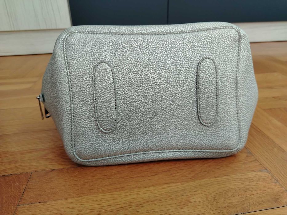 Дамска нова чанта цвят сребро