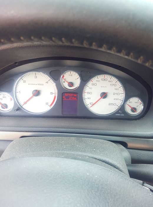 Se vinde autoturism