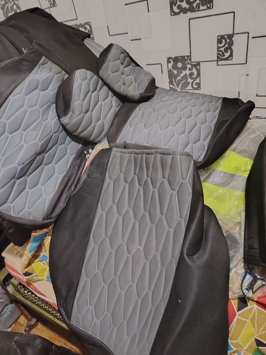 Продаются чехлы и полики б/у. Спарк.