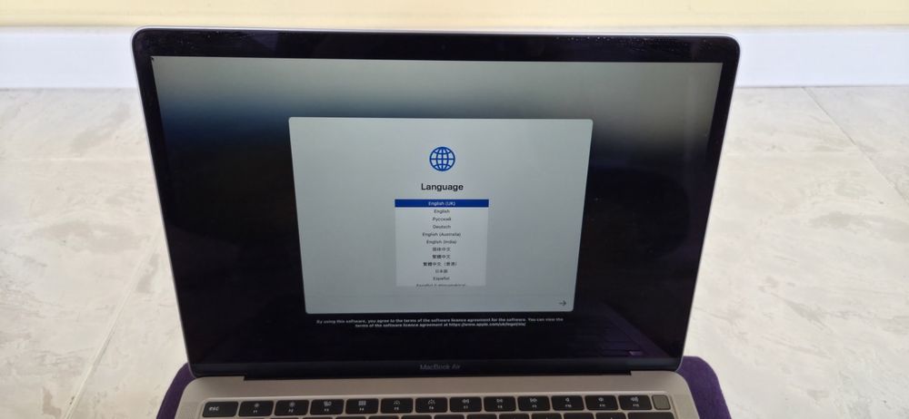 Продавам MacBook Air 2019 13-inch