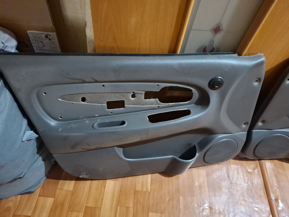 Продам дверные карты на Киа спектра