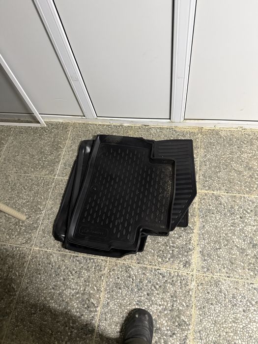 Продам коврики резиновые для Хюндай Палисаде