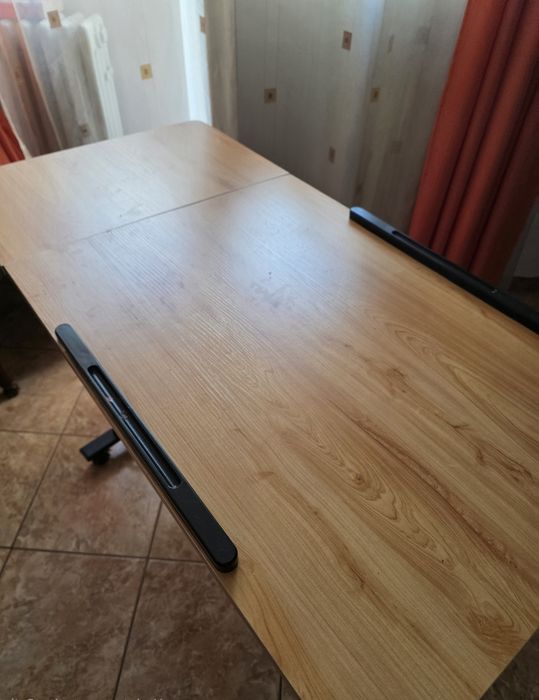 Birou mobil/Stand laptop cu înclinație reglabilă, stare excelentă