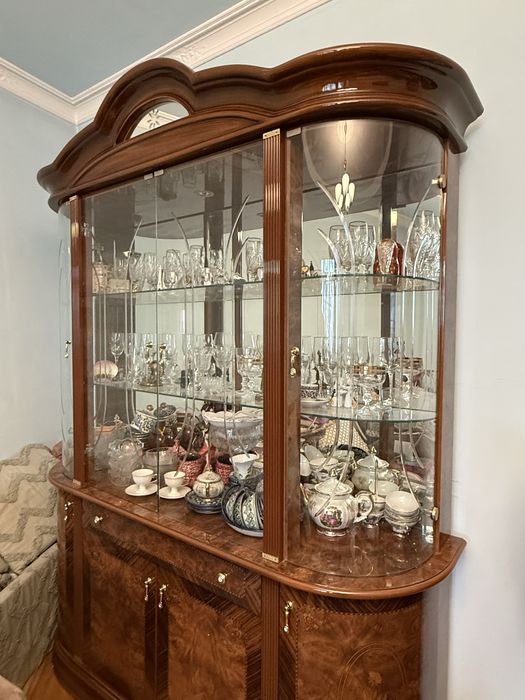 Шкаф сервант для посуды