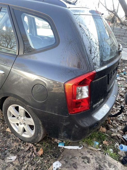 Kia Carens на части