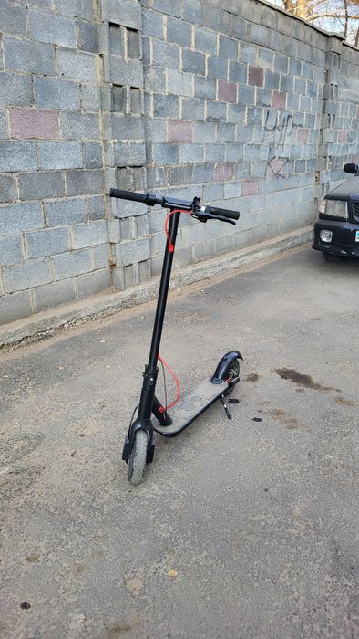Электросамокат в хорошем состоянии
