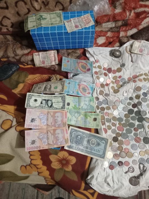 Monezi antice de vanzare