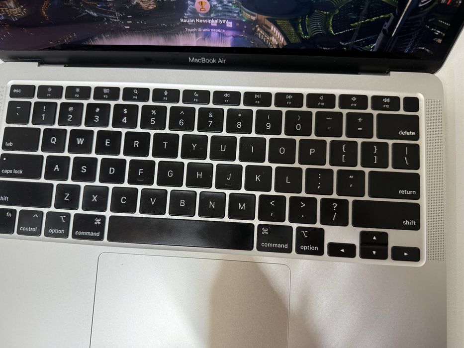 Продам макбук (MacBook Air M1)
