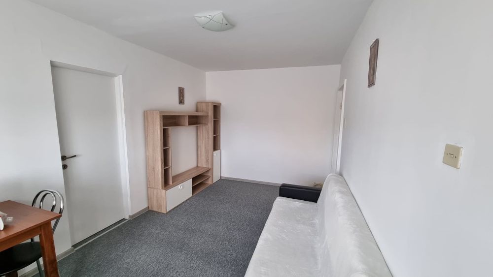 Închiriez apartament cu doua camere.