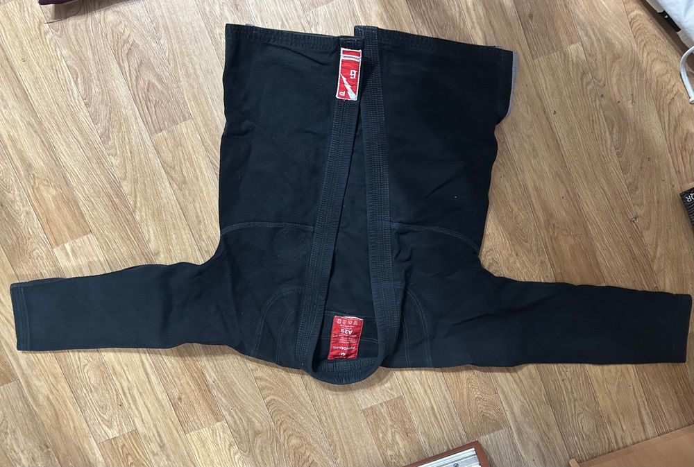 Продам чёрное кимоно