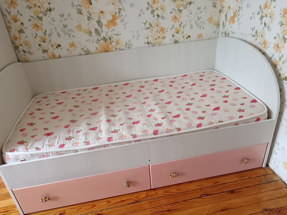 Кровать детская с матрасом