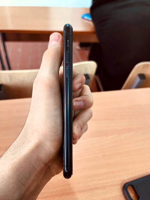 Продам iPhone XR
