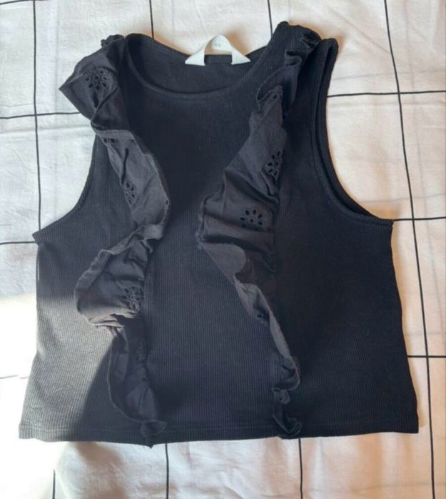 Черен рипсен потник H&M с къдрици