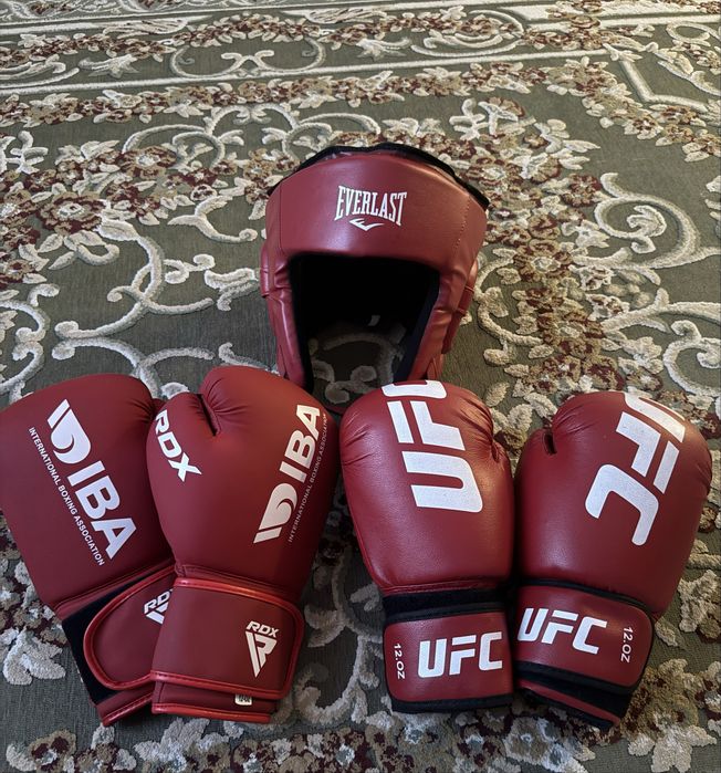 Перчатки для бокса, шлем,