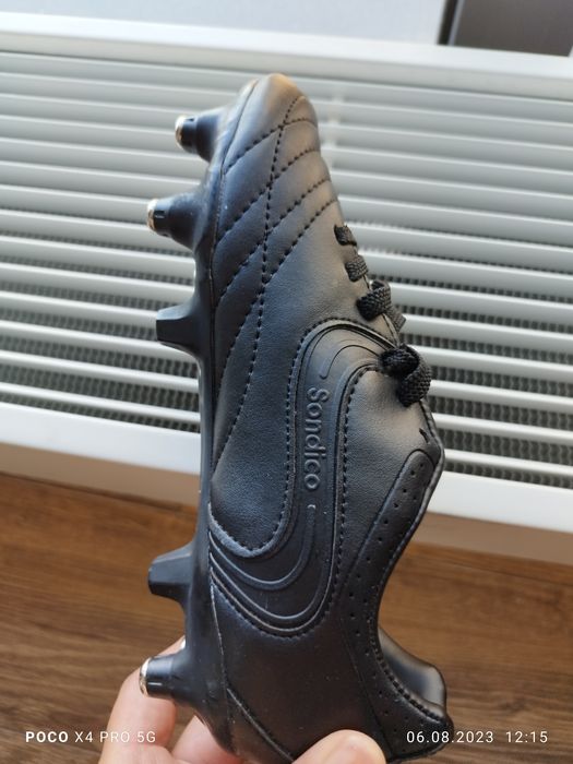 Футбольные бутсы