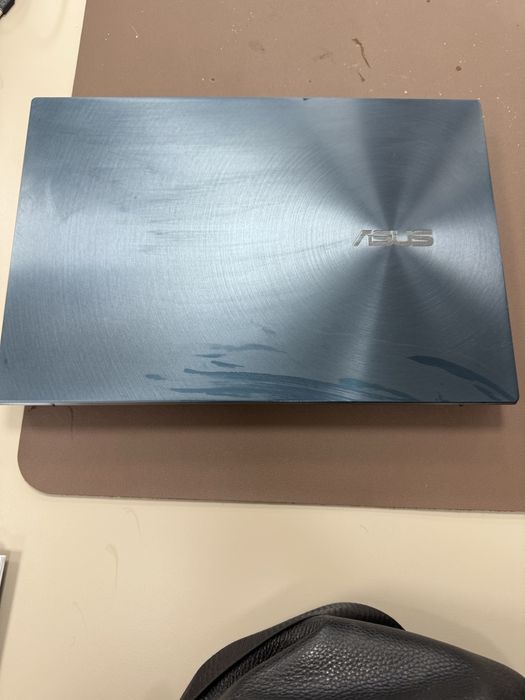 Продовам лаптоп ASUS UX581G Notebook PC